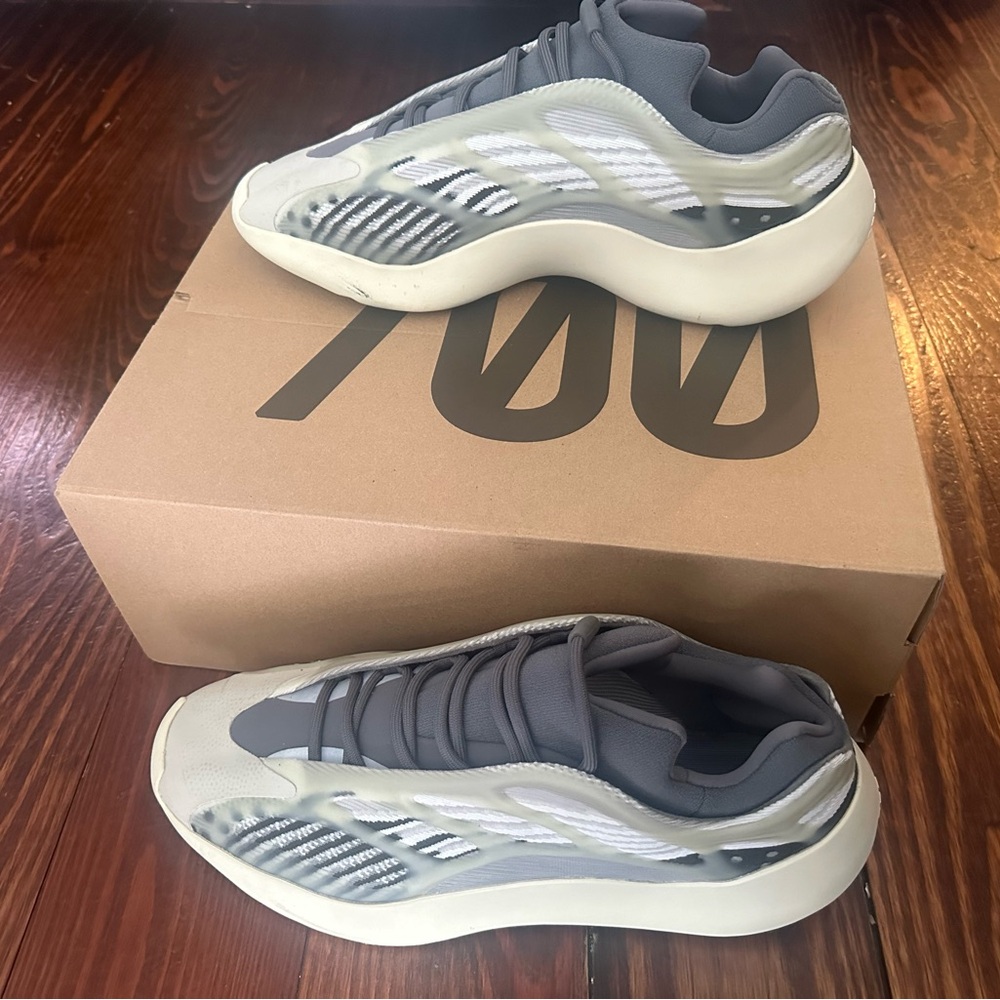 Yeezy 700 V3 Fade Salt, Size 14